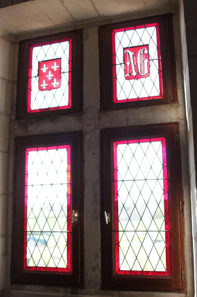 fenetre-vitrail-rouge-thimothée-barbeyrac